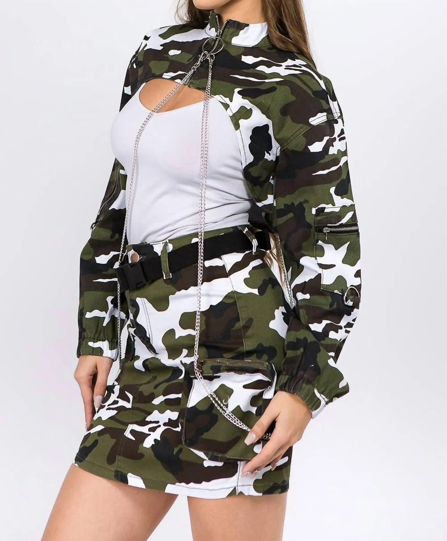 Edgy Camo Cropped Jacket With Chains In Winter Camo