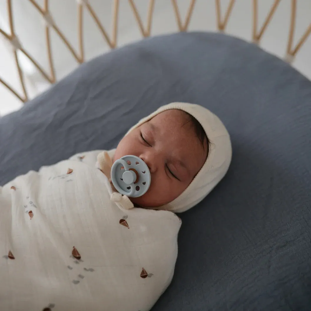 MUSHIE Frigg Moon Latex Baby Pacifier