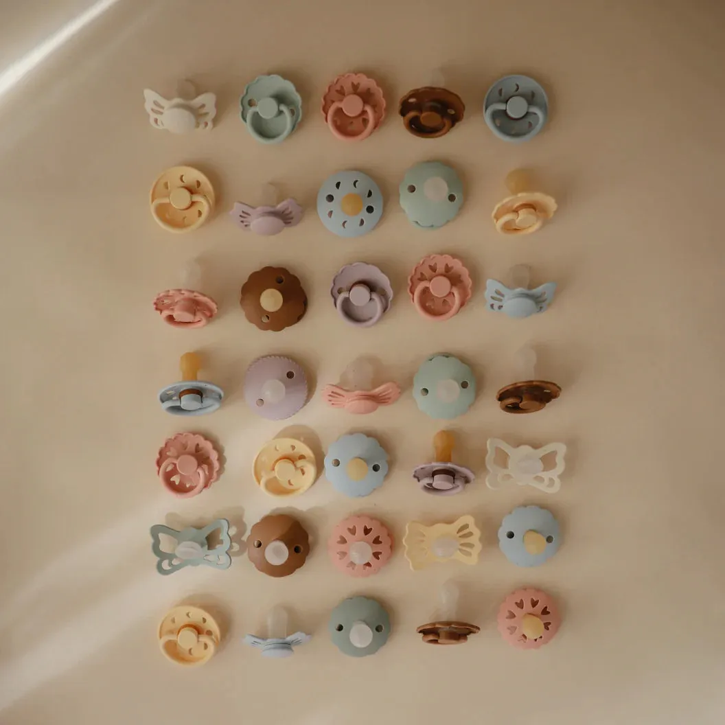MUSHIE Frigg Moon Latex Baby Pacifier