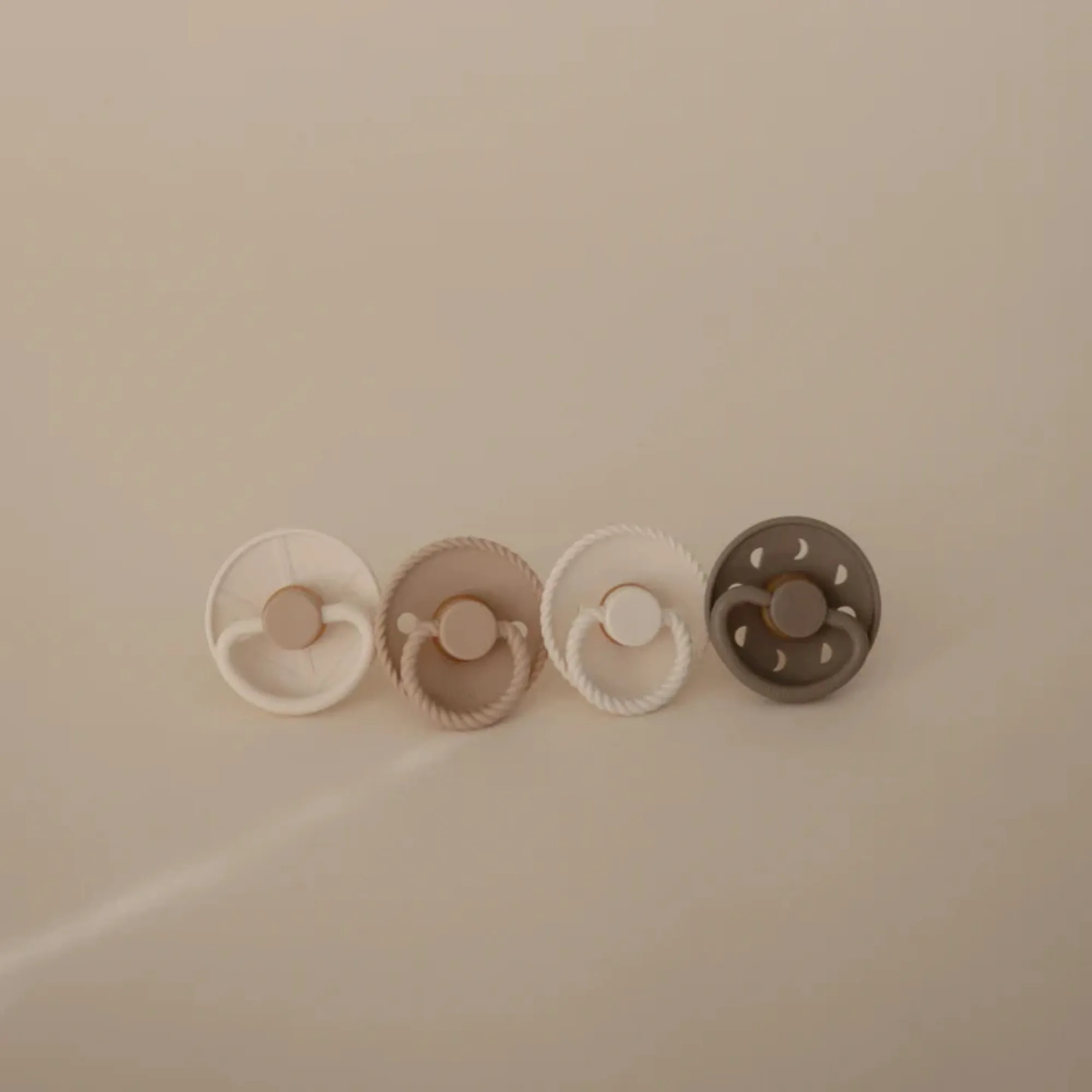 MUSHIE Frigg Natural Rubber Crystal Sparkle Pacifier (4-Pack)