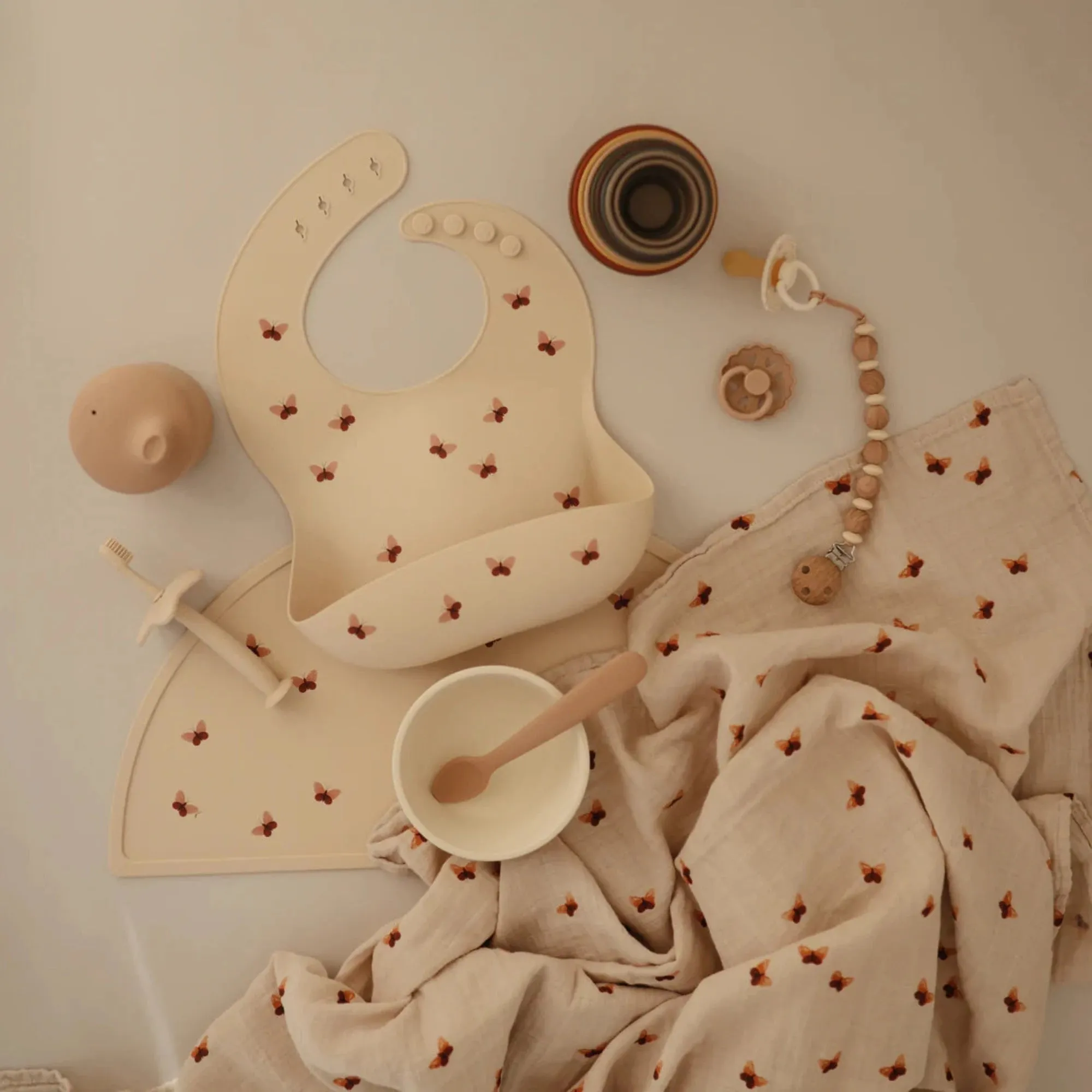 MUSHIE Silicone Baby Bib - Butterfly
