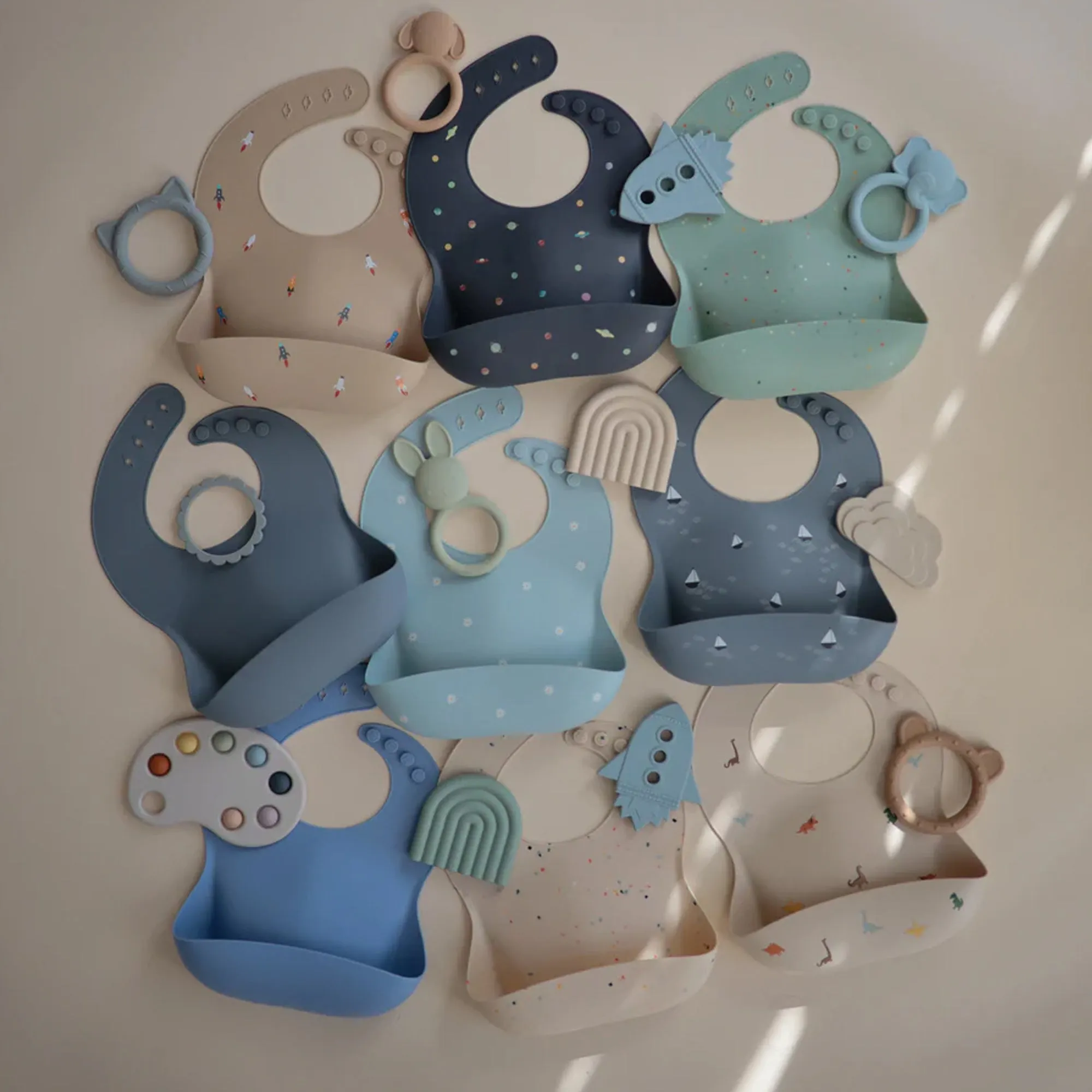 MUSHIE Silicone Baby Bib - Cambridge Blue