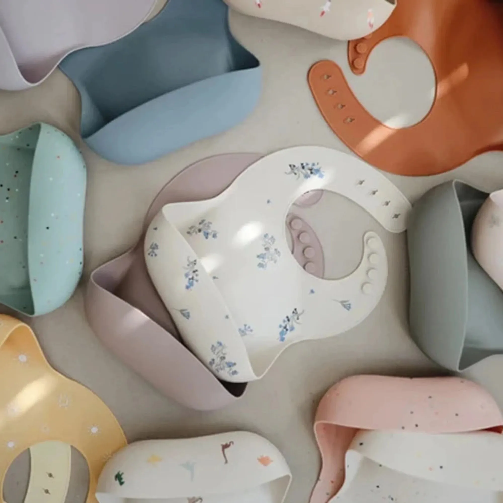 MUSHIE Silicone Baby Bib - Sand