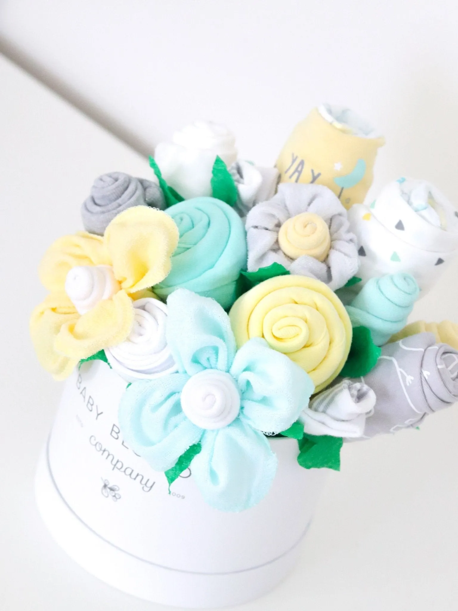 Neutral Hatbox Bouquet - Deluxe Babykids_Baby-Blossom-Company