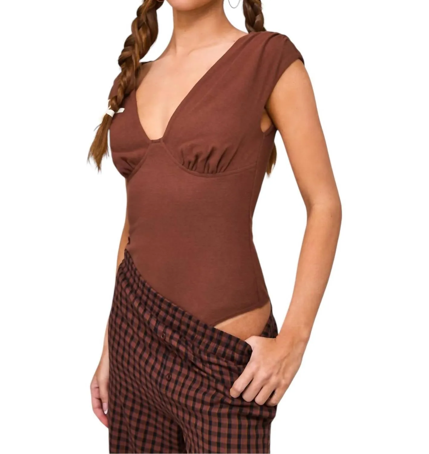 Sweatheart Neck Shirred Shoulder Bodysuit In Chocolate