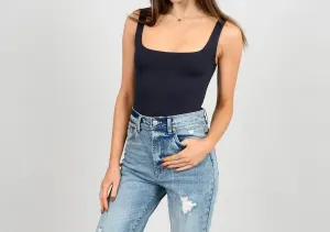 Tia Scoop Neck Bodysuit In Black